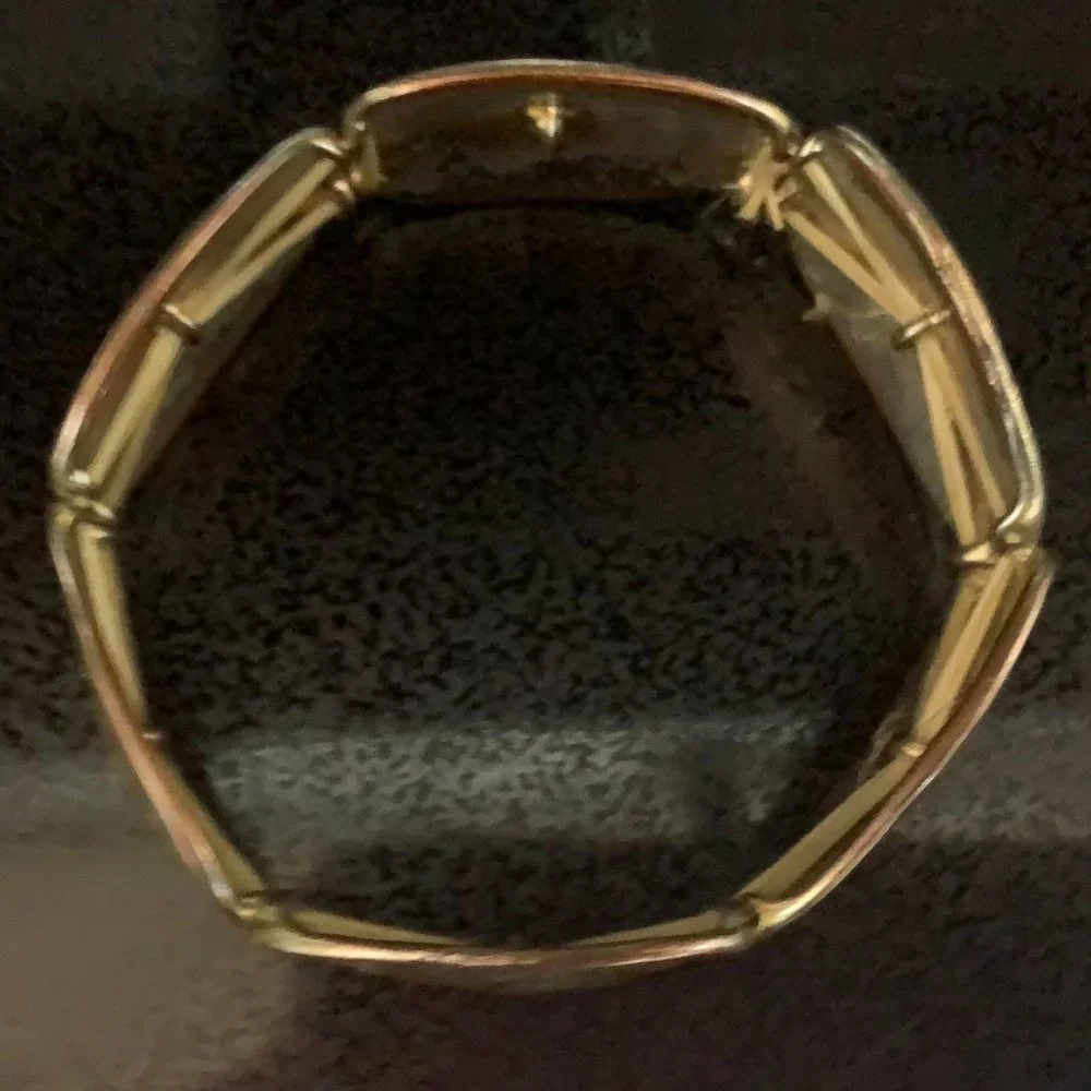 Gold tone stretch bracelet